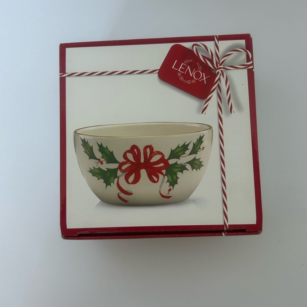 Lenox American By Design Bowl
Christmas Holiday Red Bow & Holly
Gold‎ Trim 16oz